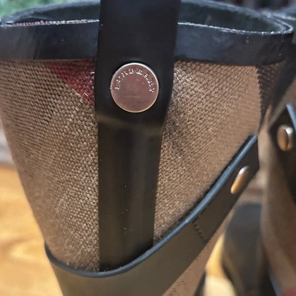 Burberry women’s boots size 8  with Free COA included !!! - Picture 3 of 12